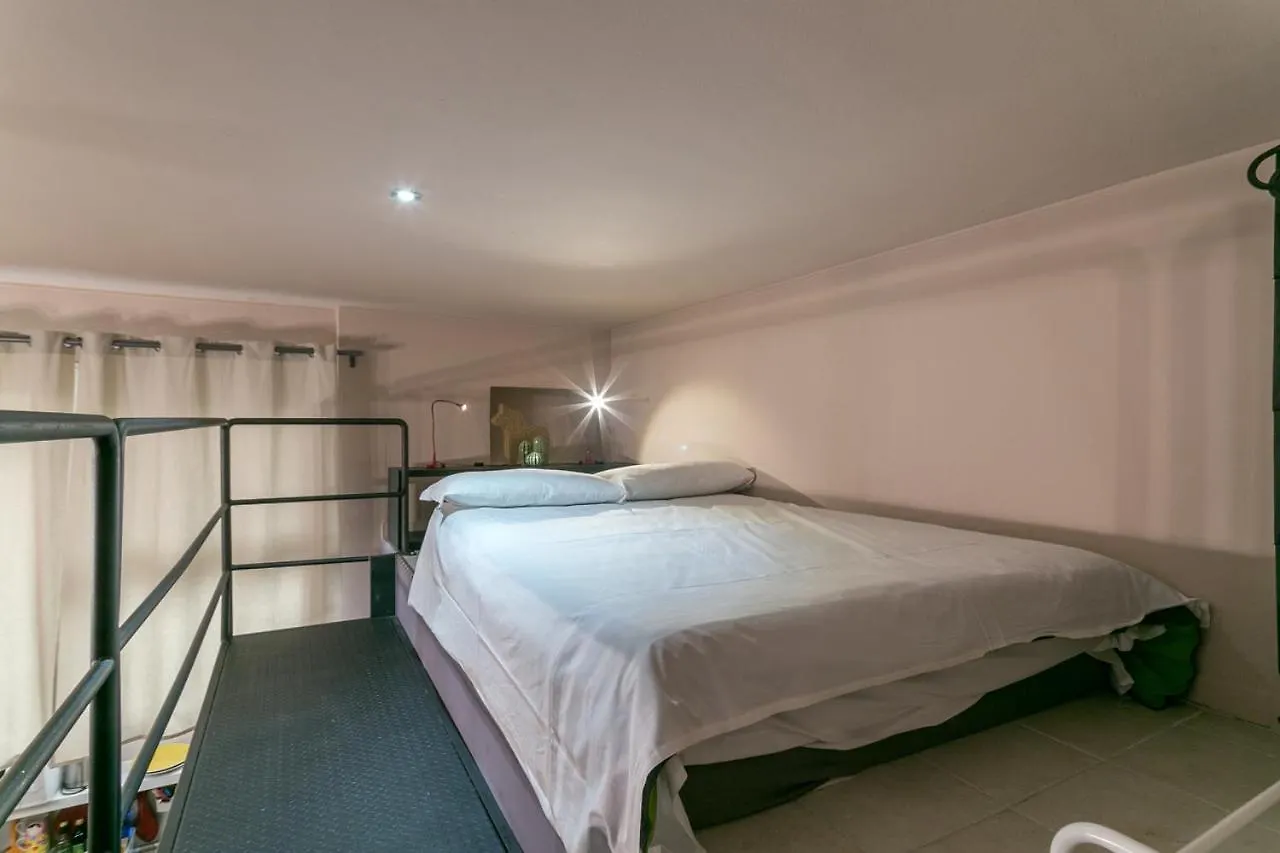 Sammartini 33 - Spacious Studio Milan Apartment